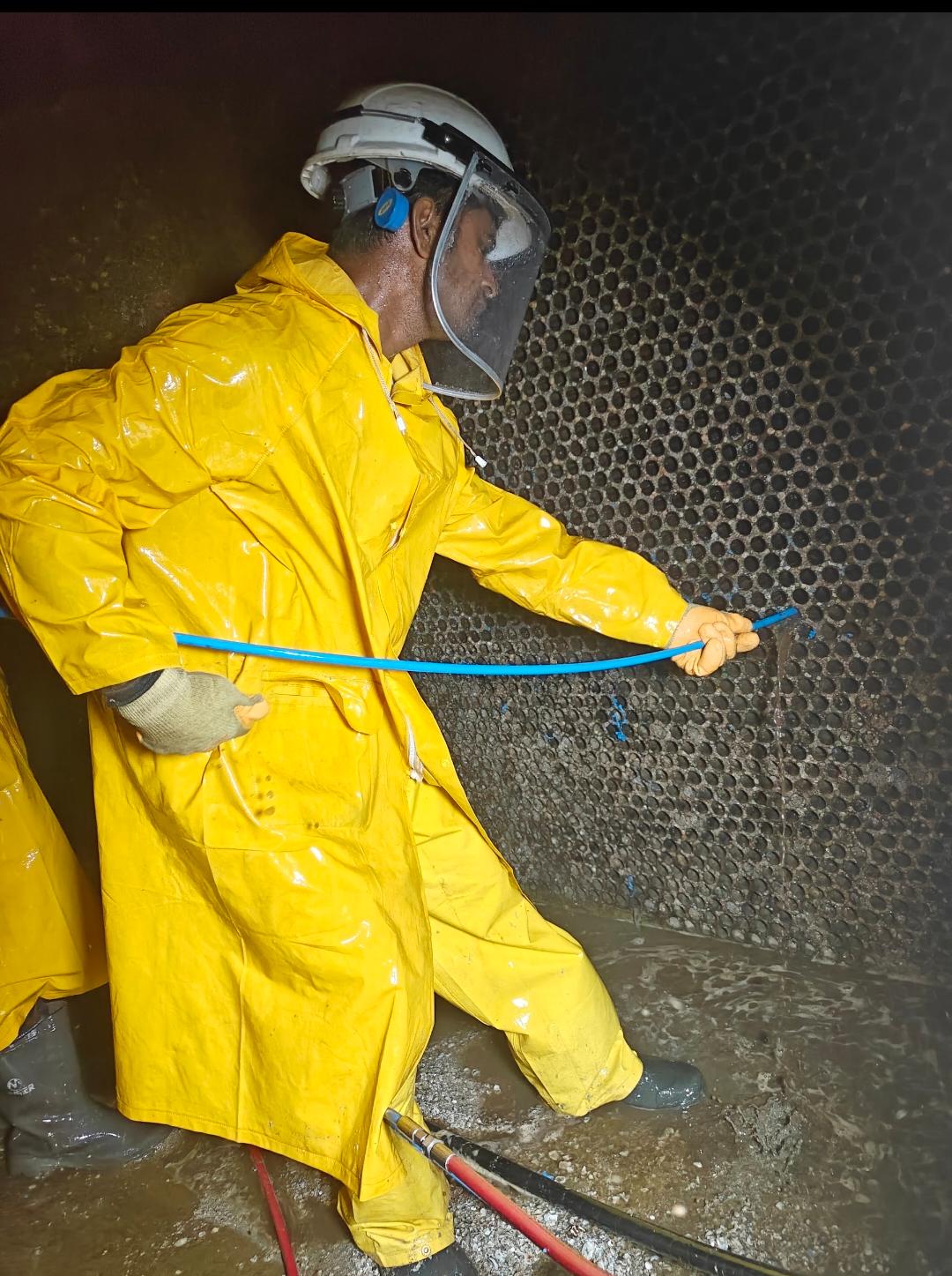Condenser, Heat Exchanger Cleaning & Fluorescent Leak Test